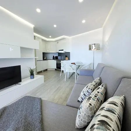 Ocean Garden 004 Con Vistas Al Mar アパート