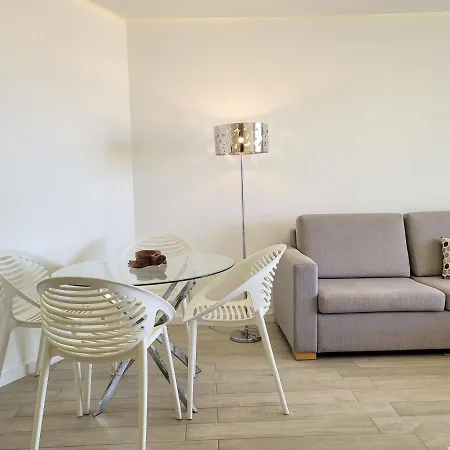 Ocean Garden 004 Con Vistas Al Mar アパート アデヘ